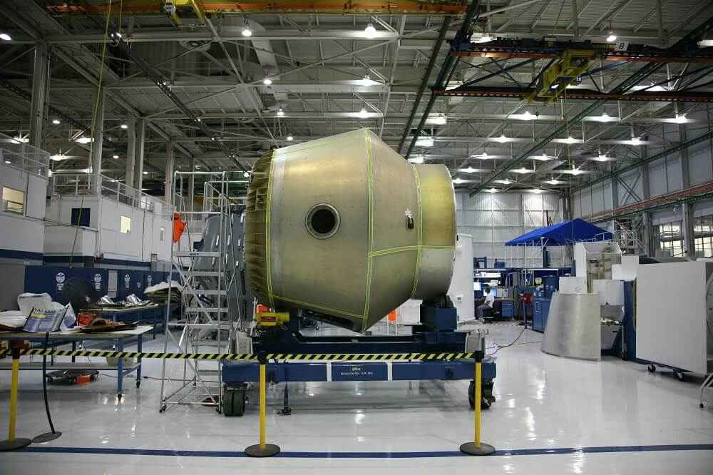 Large-scale aerospace component in an integration facility